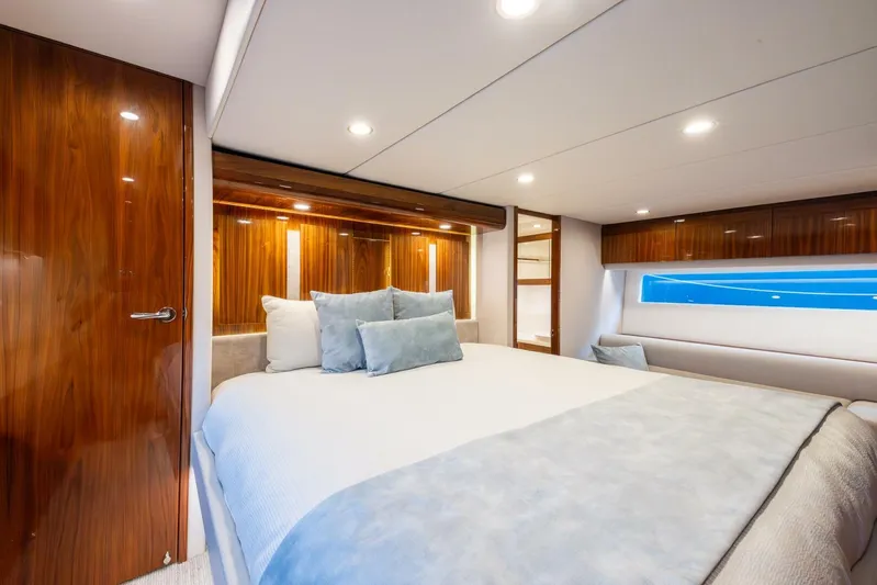 Zero Gravity Yacht Photos Pics 2020 Riviera 575 Suv - Image 27