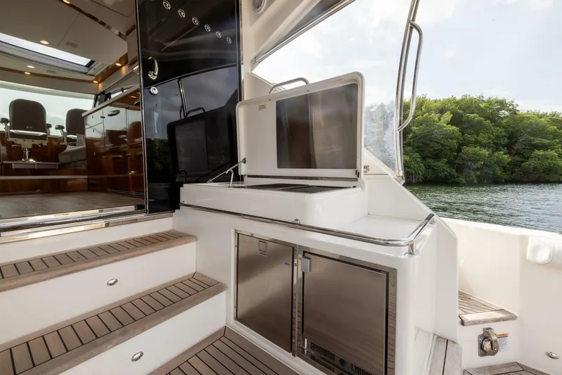 Zero Gravity Yacht Photos Pics 2020 Riviera 575 Suv - Image 14
