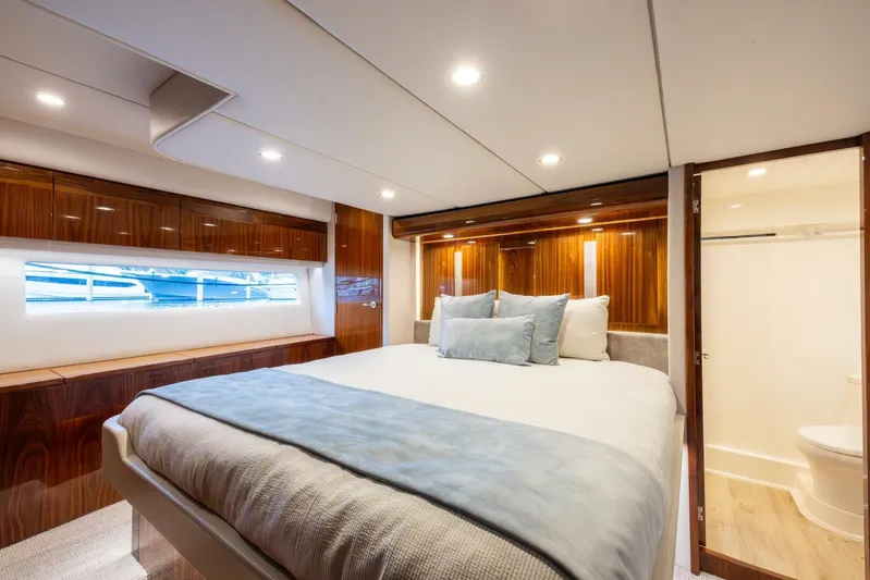 Zero Gravity Yacht Photos Pics 2020 Riviera 575 Suv - Image 26