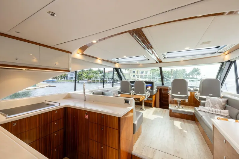 Zero Gravity Yacht Photos Pics 2020 Riviera 575 Suv - Image 15