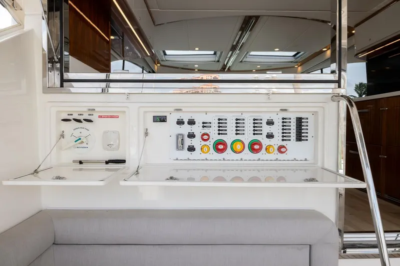 Zero Gravity Yacht Photos Pics 2020 Riviera 575 Suv - Image 44