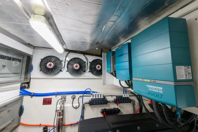 Zero Gravity Yacht Photos Pics 2020 Riviera 575 Suv - Image 53