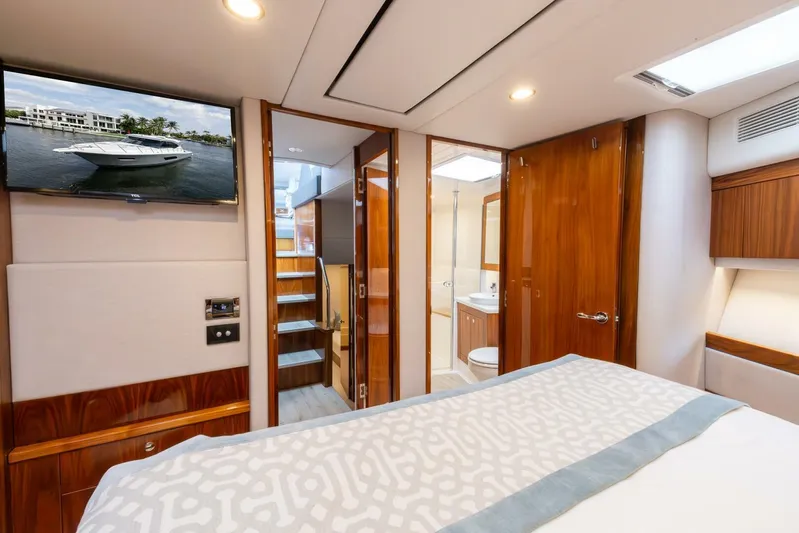 Zero Gravity Yacht Photos Pics 2020 Riviera 575 Suv - Image 33