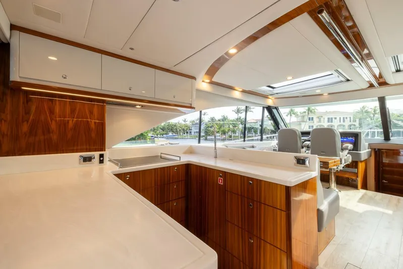 Zero Gravity Yacht Photos Pics 2020 Riviera 575 Suv - Image 16