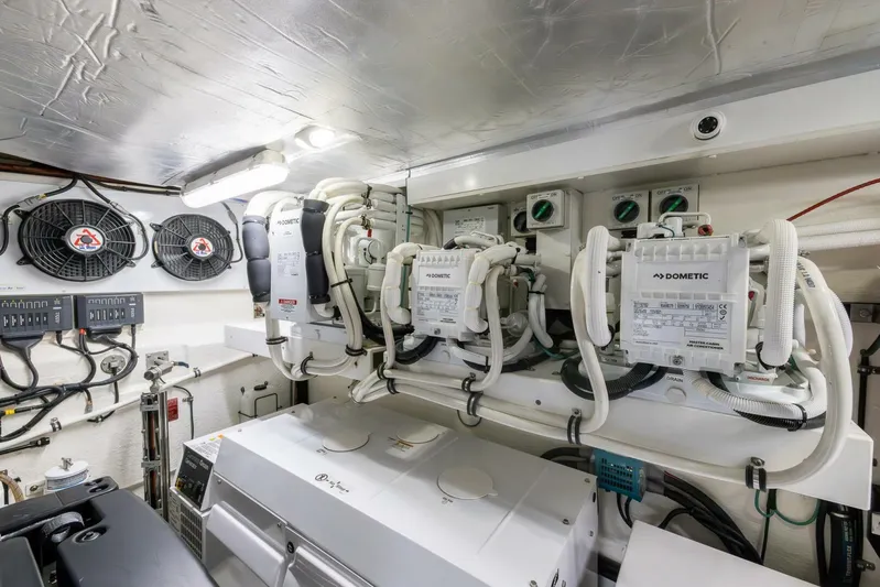 Zero Gravity Yacht Photos Pics 2020 Riviera 575 Suv - Image 51