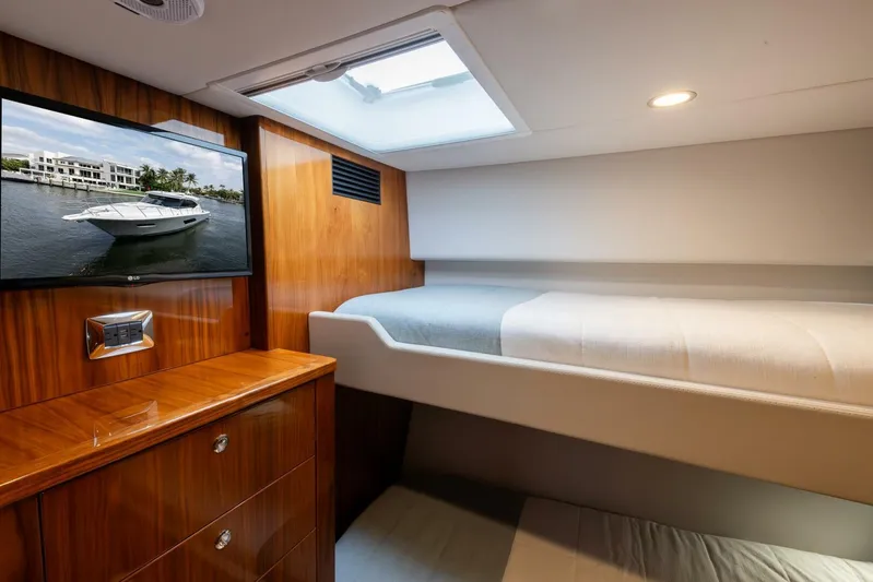 Zero Gravity Yacht Photos Pics 2020 Riviera 575 Suv - Image 37