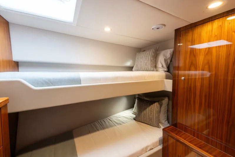 Zero Gravity Yacht Photos Pics 2020 Riviera 575 Suv - Image 36