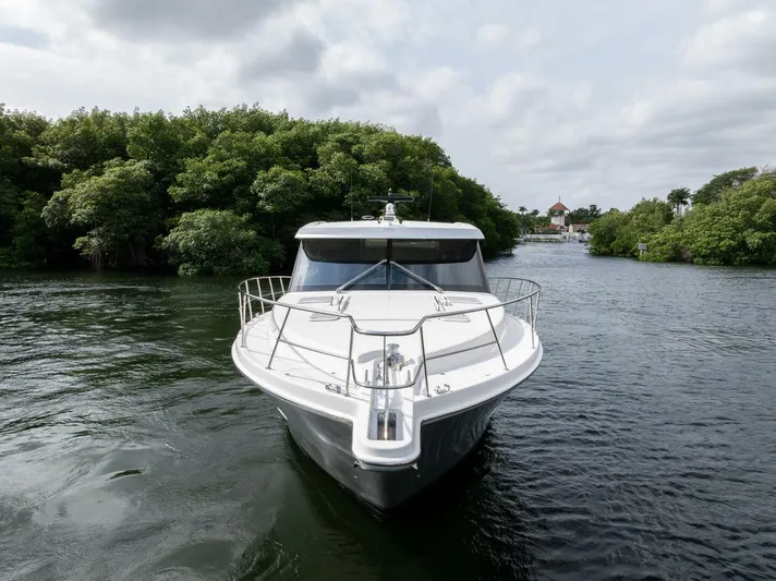 Zero Gravity Yacht Photos Pics 2020 Riviera 575 Suv - Image 4