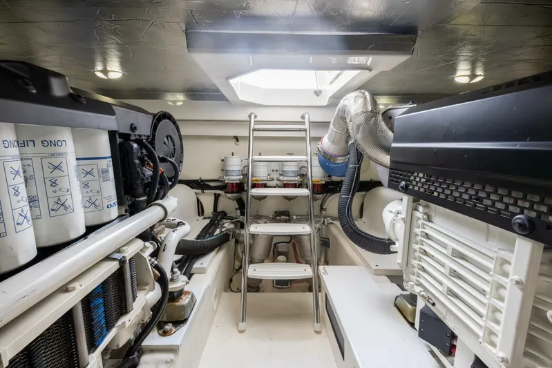 Zero Gravity Yacht Photos Pics 2020 Riviera 575 Suv - Image 49