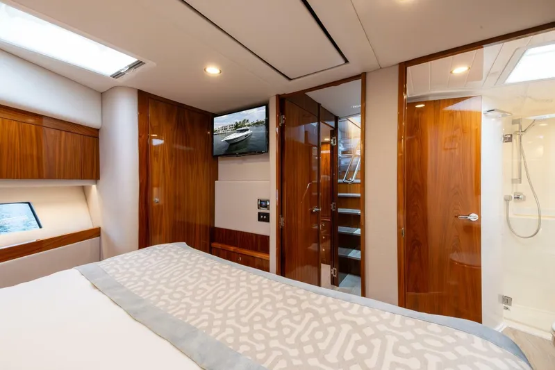 Zero Gravity Yacht Photos Pics 2020 Riviera 575 Suv - Image 34