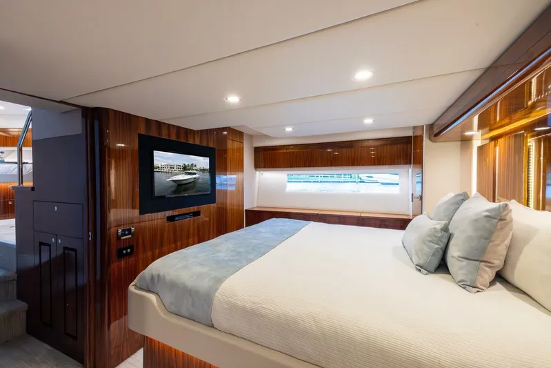 Zero Gravity Yacht Photos Pics 2020 Riviera 575 Suv - Image 28