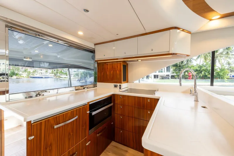 Zero Gravity Yacht Photos Pics 2020 Riviera 575 Suv - Image 17