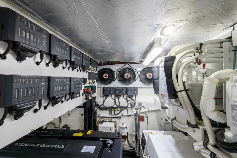 Zero Gravity Yacht Photos Pics 2020 Riviera 575 Suv - Image 50