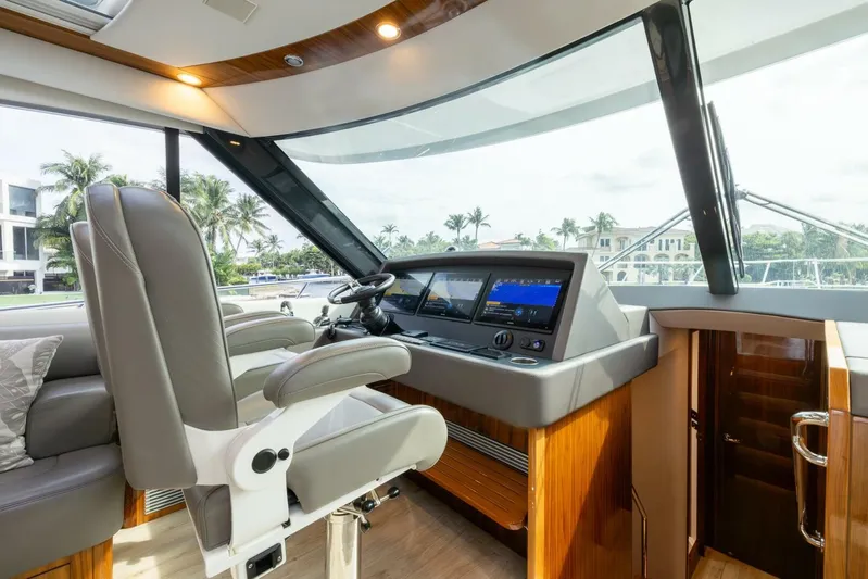 Zero Gravity Yacht Photos Pics 2020 Riviera 575 Suv - Image 22