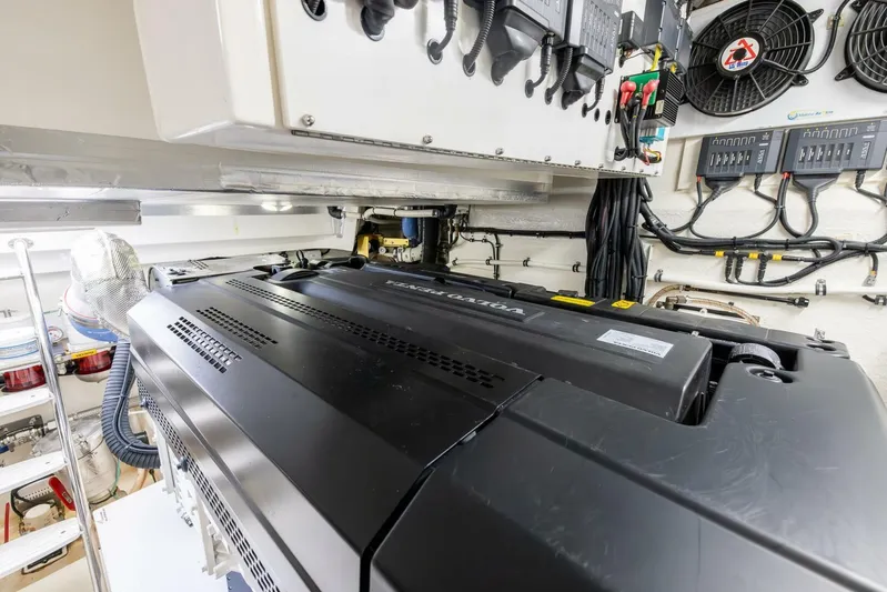 Zero Gravity Yacht Photos Pics 2020 Riviera 575 Suv - Image 56