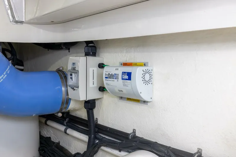 Zero Gravity Yacht Photos Pics 2020 Riviera 575 Suv - Image 47