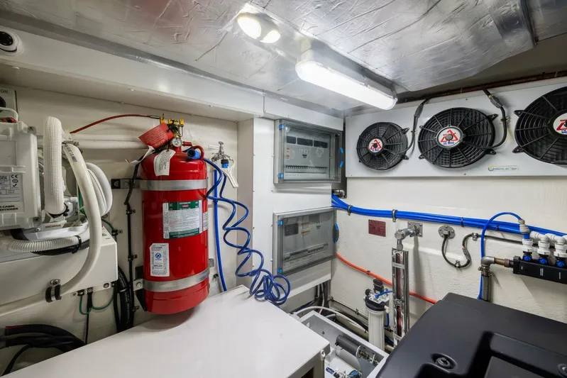 Zero Gravity Yacht Photos Pics 2020 Riviera 575 Suv - Image 54