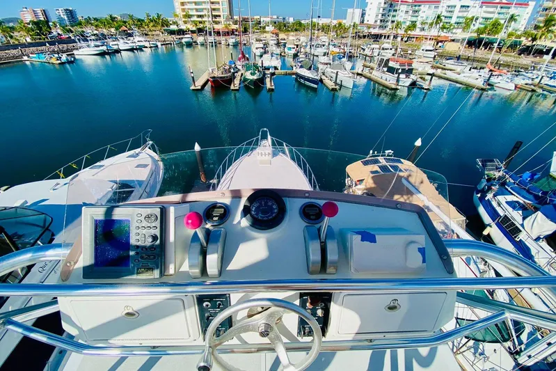  Yacht Photos Pics Helm view of 2001 Hatteras 60 Convertible yacht docked in a marina.