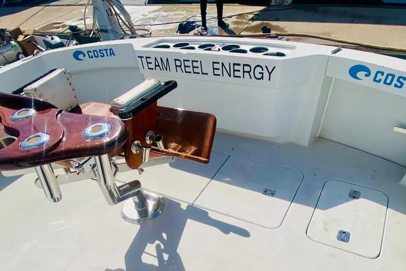  Yacht Photos Pics Cockpit of 2001 Hatteras 60 Convertible boat with "Team Reel Energy" branding.