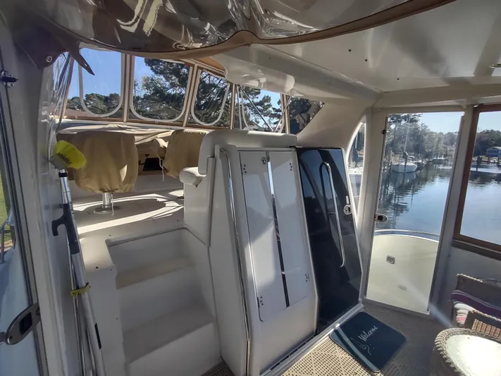  Yacht Photos Pics Interior of 2004 Carver 366 Motor Yacht with scenic marina view.