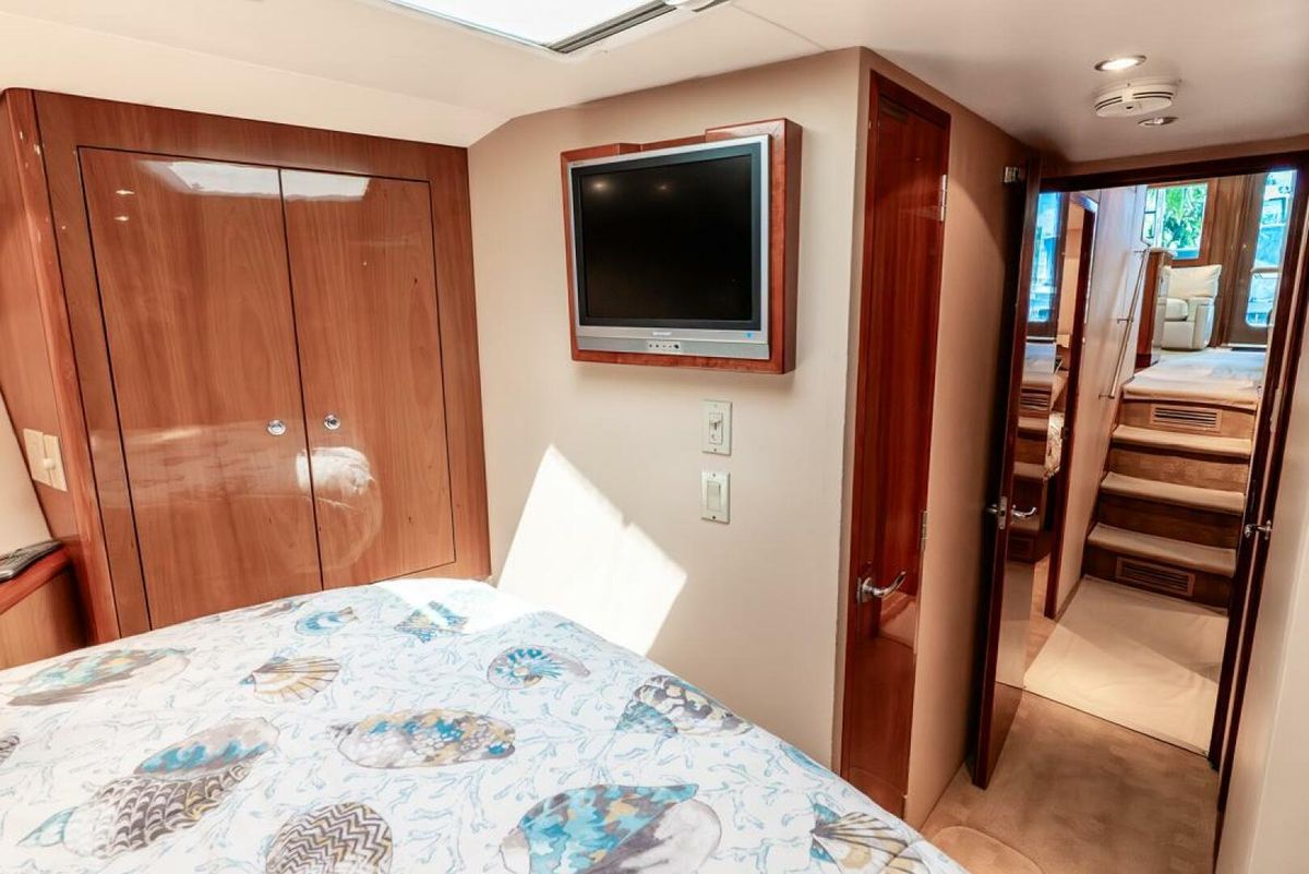 2005 Hatteras 50 