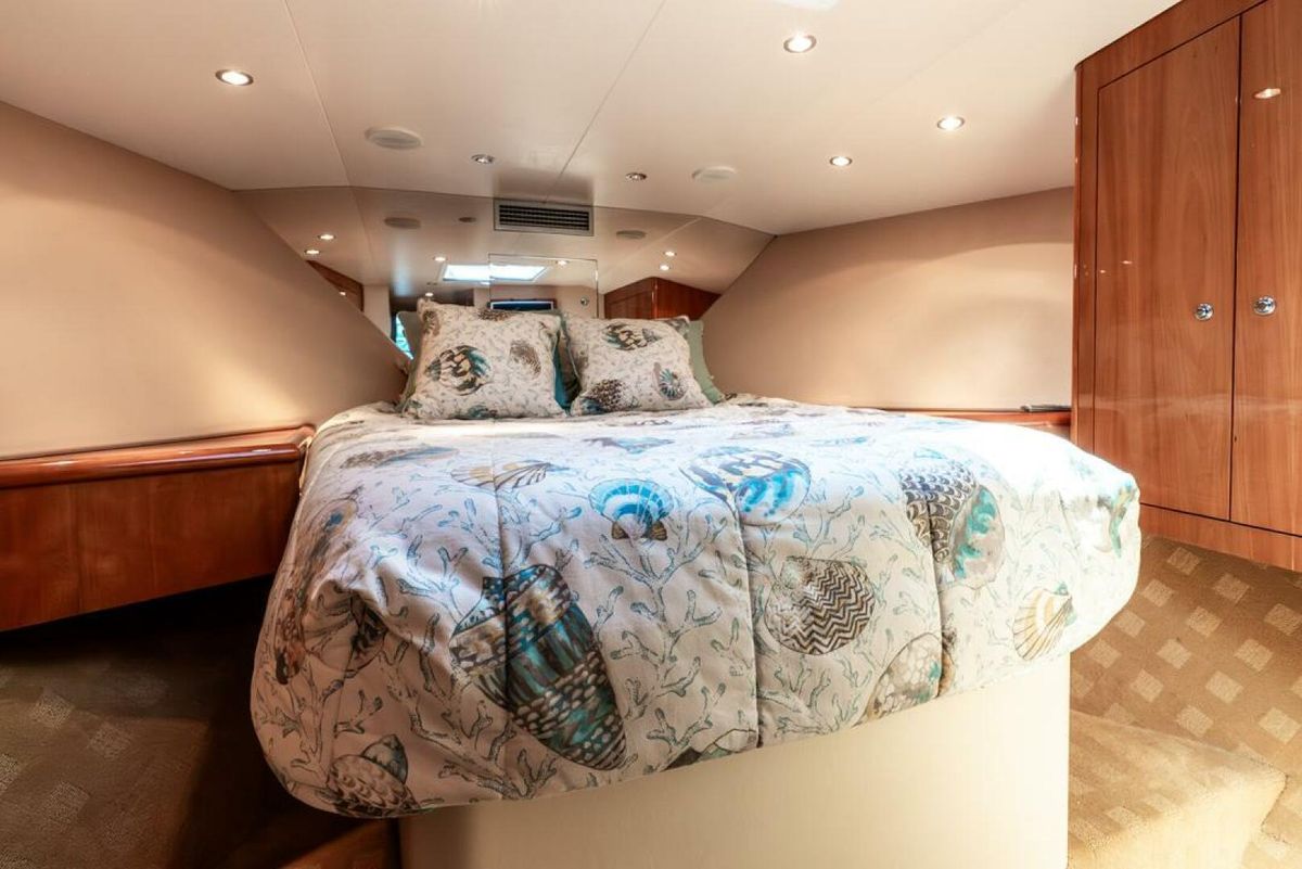 2005 Hatteras 50 