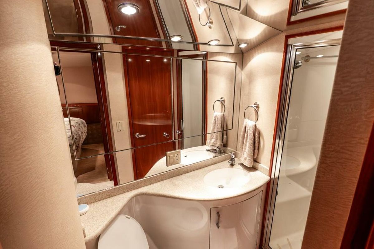 2005 Hatteras 50 