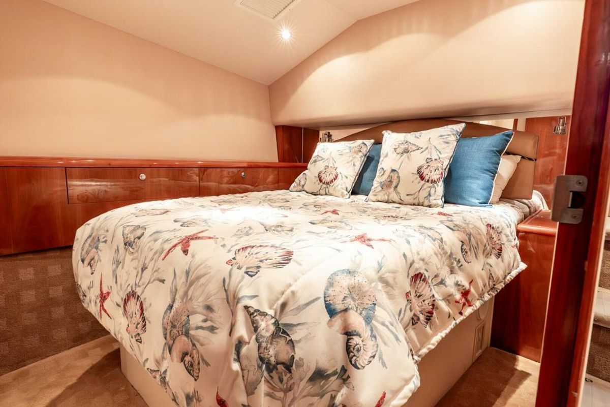 2005 Hatteras 50 