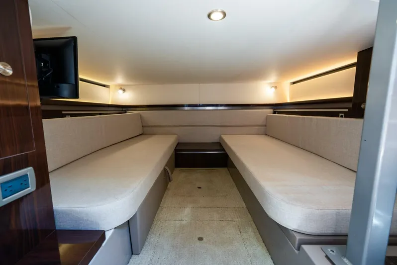 Venetia Yacht Photos Pics 2020 Sea Ray 320 Sundancer - Image 27