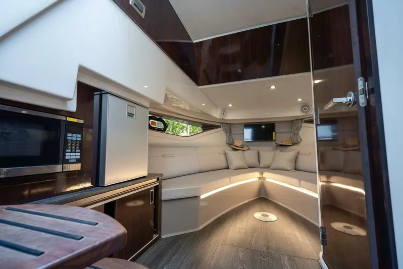 Venetia Yacht Photos Pics 2020 Sea Ray 320 Sundancer - Image 25