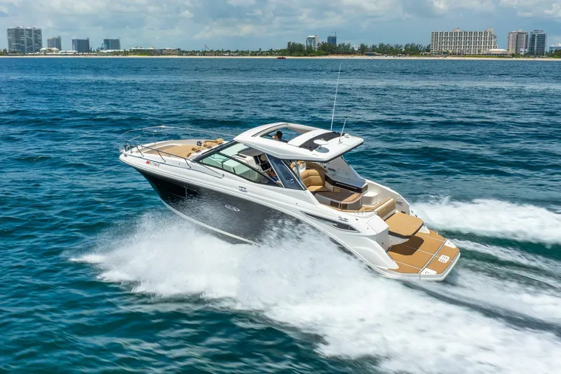 Venetia Yacht Photos Pics 2020 Sea Ray 320 Sundancer - Image 6