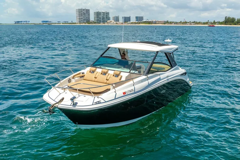 Venetia Yacht Photos Pics 2020 Sea Ray 320 Sundancer - Image 4