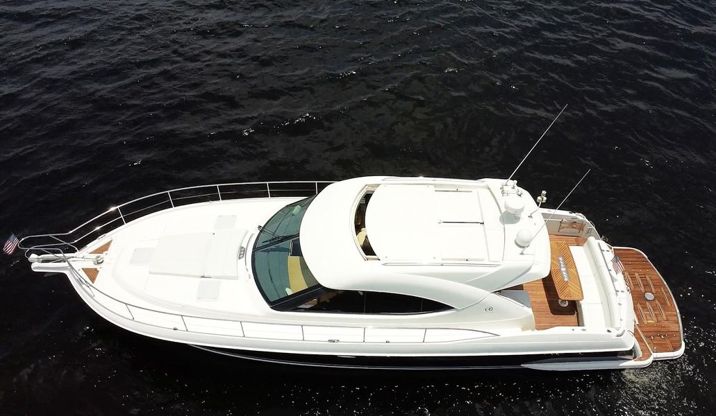 2009 Riviera 4700 Sport Yacht