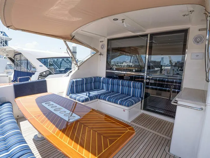  Yacht Photos Pics 2013 Riviera 5000 Sport Yacht - Image 7