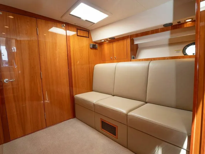  Yacht Photos Pics 2013 Riviera 5000 Sport Yacht - Image 25