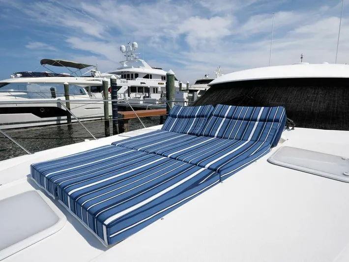  Yacht Photos Pics 2013 Riviera 5000 Sport Yacht - Image 40