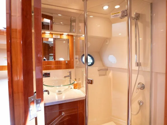  Yacht Photos Pics 2013 Riviera 5000 Sport Yacht - Image 28