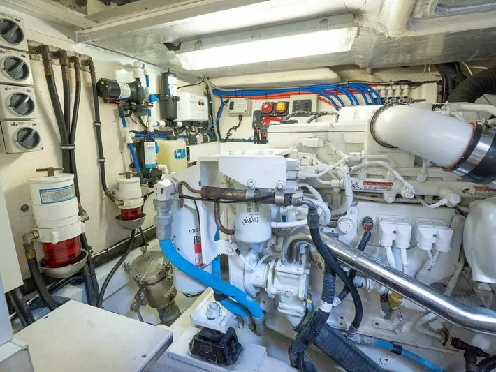  Yacht Photos Pics 2013 Riviera 5000 Sport Yacht - Image 42