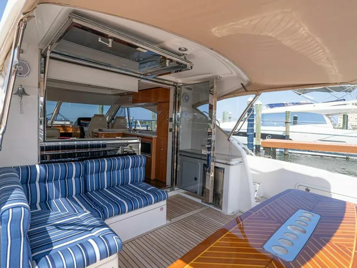  Yacht Photos Pics 2013 Riviera 5000 Sport Yacht - Image 6