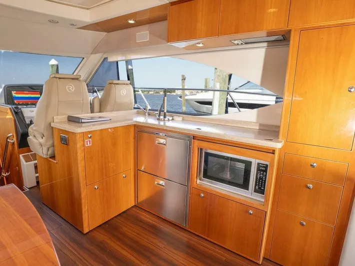  Yacht Photos Pics 2013 Riviera 5000 Sport Yacht - Image 13