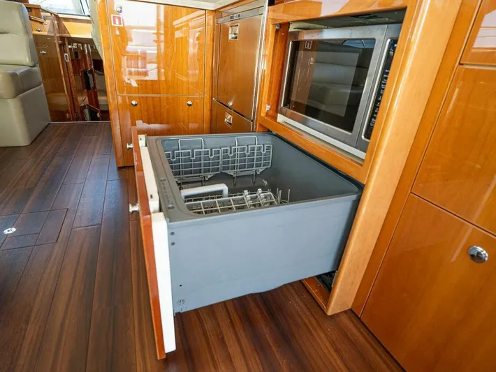  Yacht Photos Pics 2013 Riviera 5000 Sport Yacht - Image 15