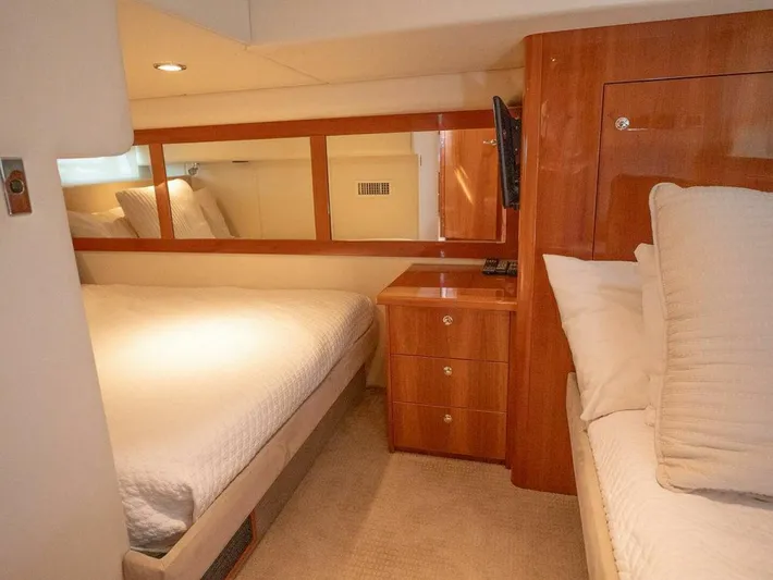  Yacht Photos Pics 2013 Riviera 5000 Sport Yacht - Image 36