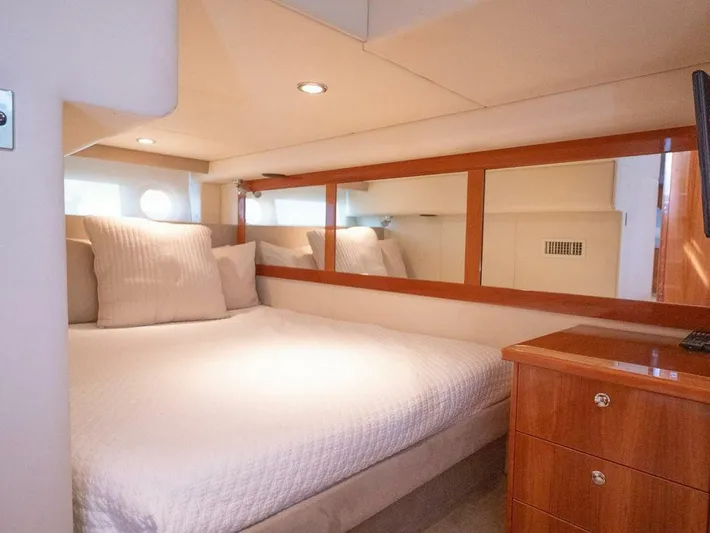  Yacht Photos Pics 2013 Riviera 5000 Sport Yacht - Image 37