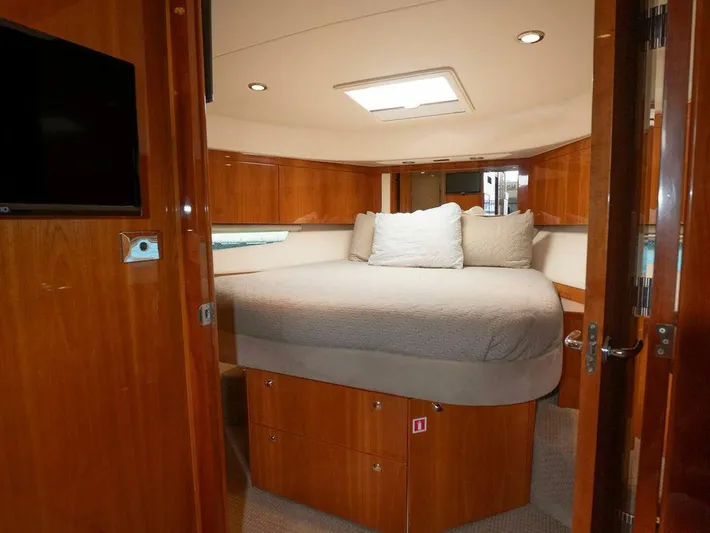  Yacht Photos Pics 2013 Riviera 5000 Sport Yacht - Image 31