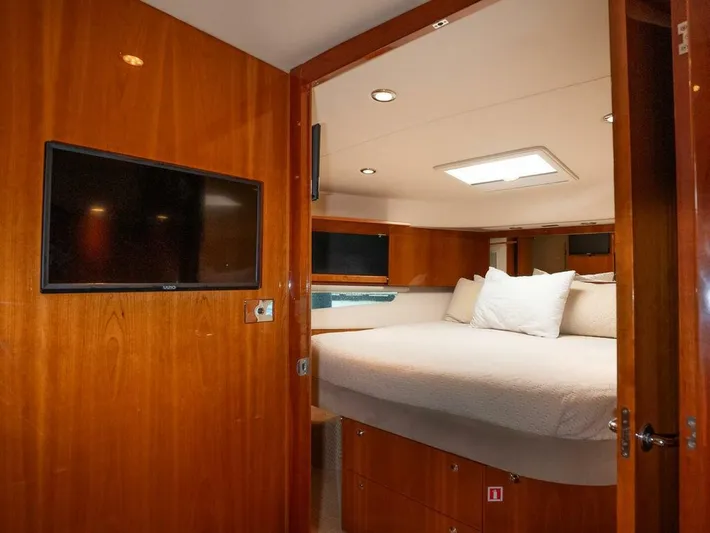  Yacht Photos Pics 2013 Riviera 5000 Sport Yacht - Image 29