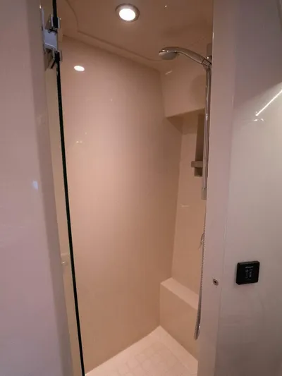  Yacht Photos Pics 2013 Riviera 5000 Sport Yacht - Image 33