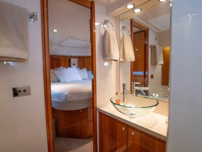  Yacht Photos Pics 2013 Riviera 5000 Sport Yacht - Image 32