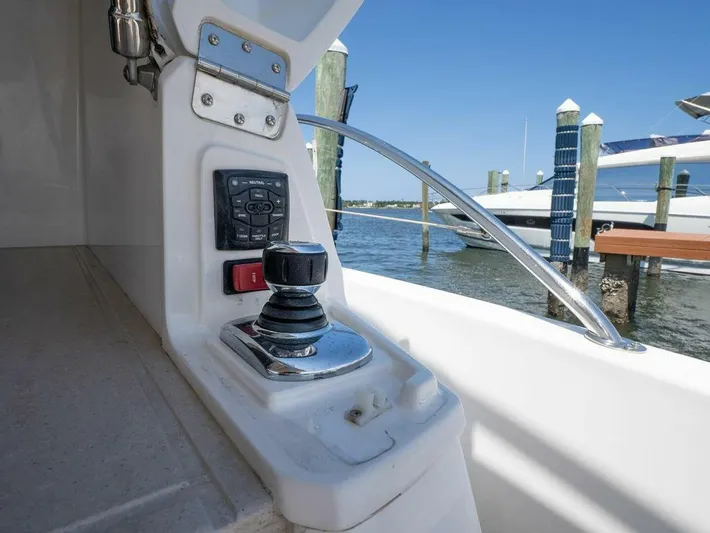  Yacht Photos Pics 2013 Riviera 5000 Sport Yacht - Image 11