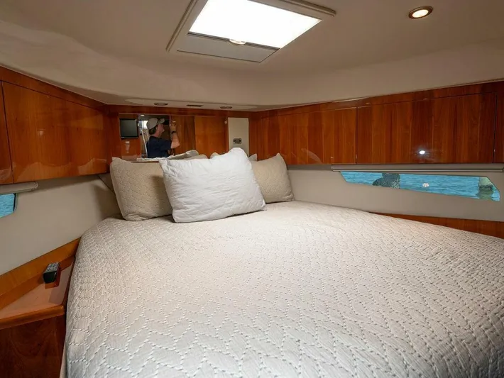  Yacht Photos Pics 2013 Riviera 5000 Sport Yacht - Image 30