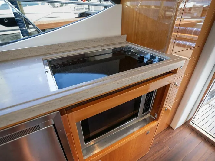  Yacht Photos Pics 2013 Riviera 5000 Sport Yacht - Image 14